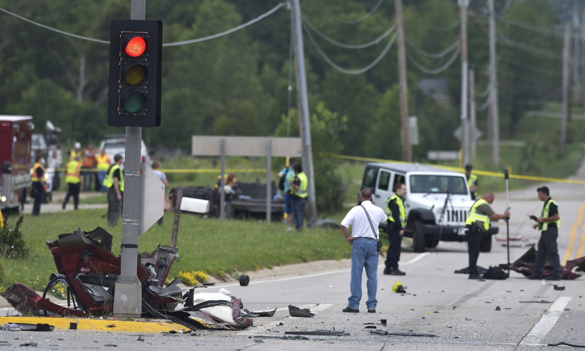 Driver fleeing traffic stop dies after crashing into semi